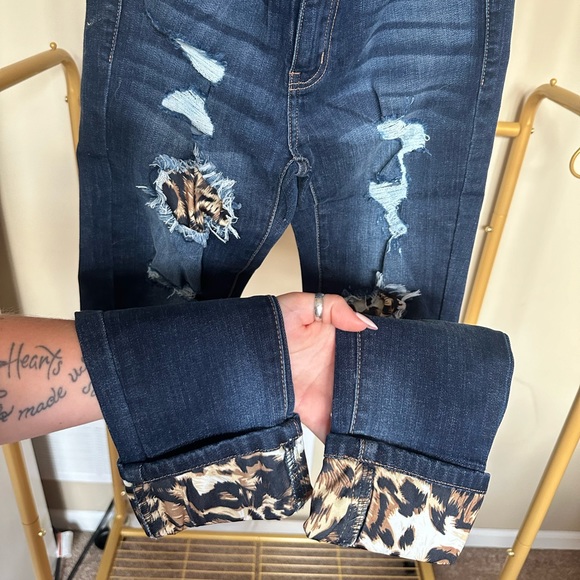 KanCan size 5/26 stretchy cute jeans with leopard print accents. - Picture 6 of 6